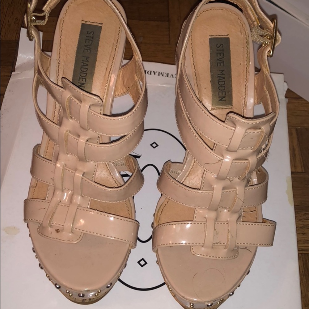 Strappy wedges!!